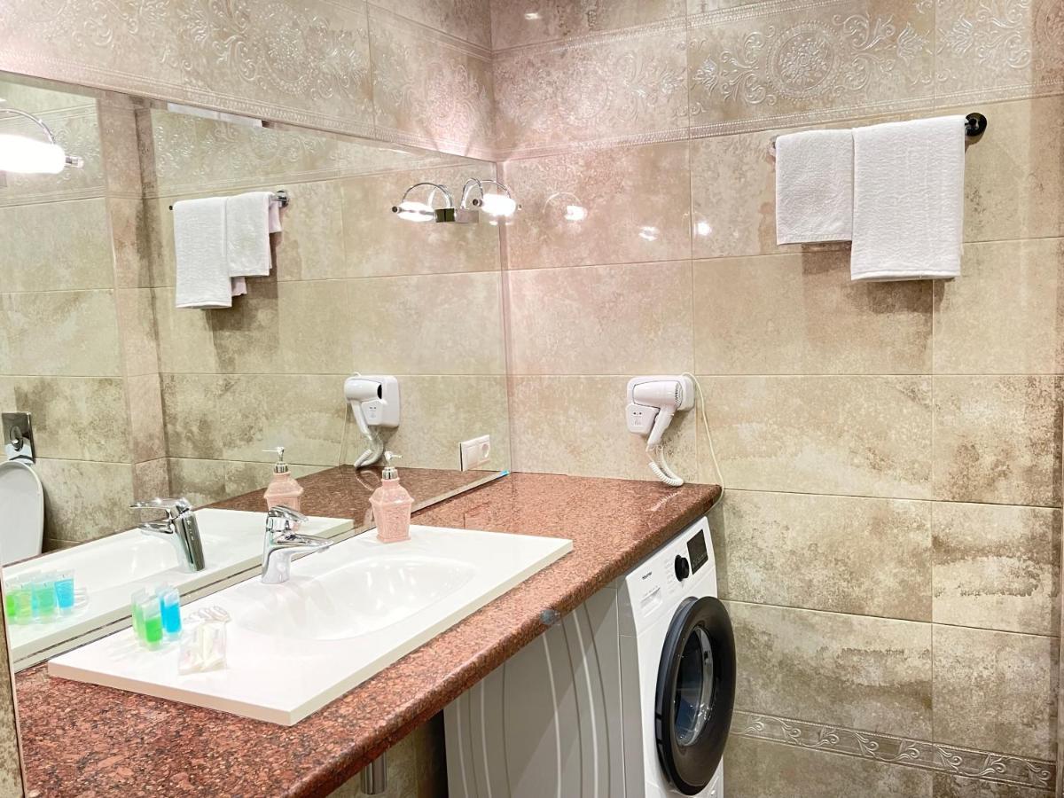 Apartment In Downtown "Rustaveli Residence" ティビリシ エクステリア 写真
