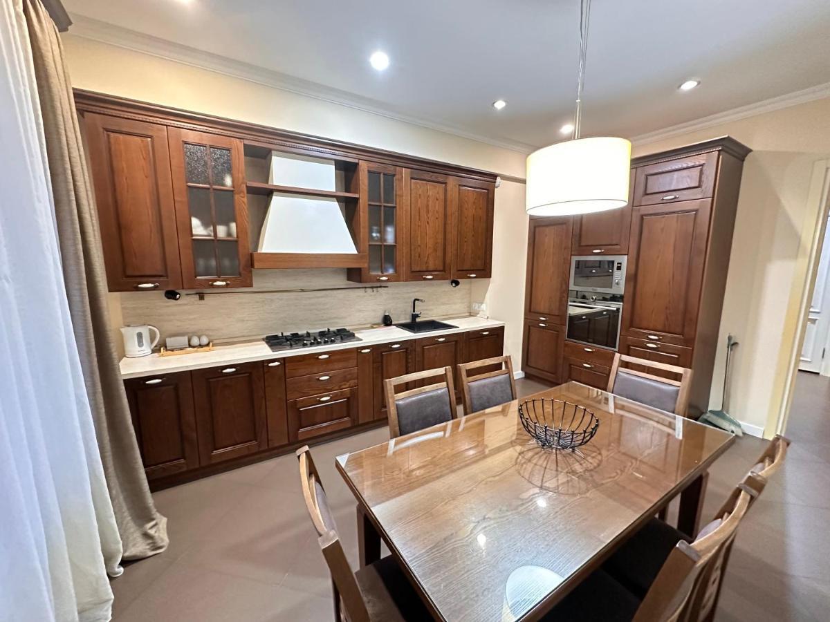 Apartment In Downtown "Rustaveli Residence" ティビリシ エクステリア 写真