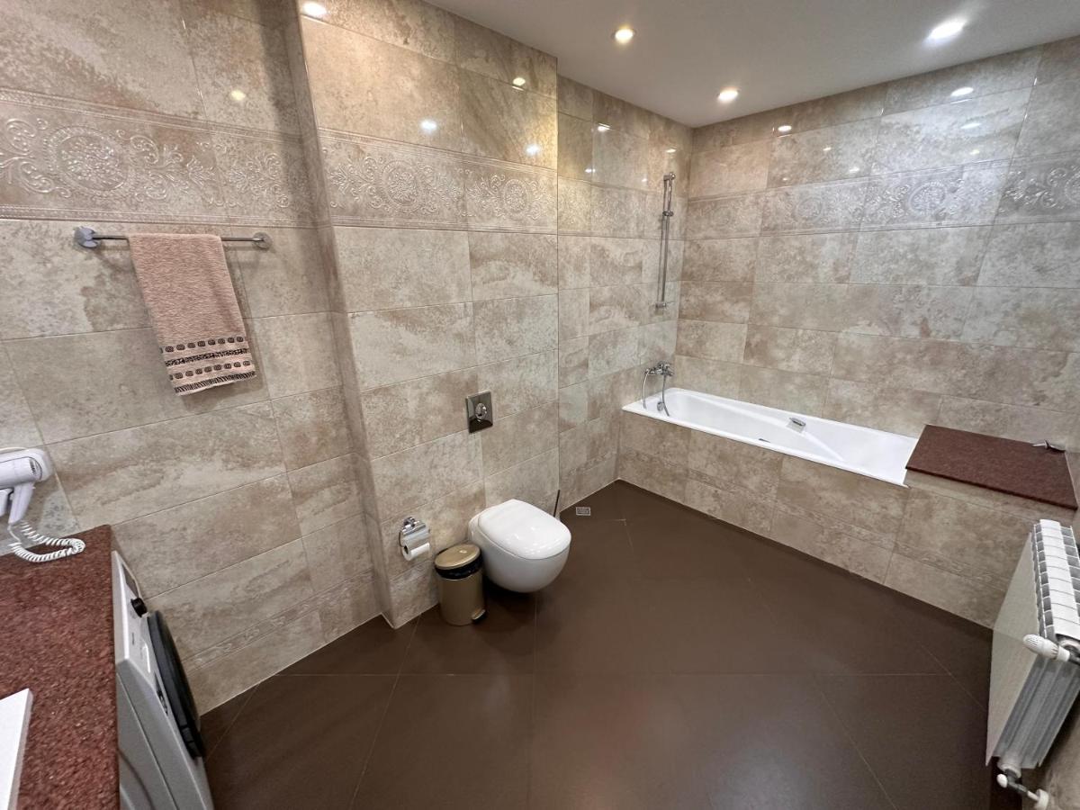 Apartment In Downtown "Rustaveli Residence" ティビリシ エクステリア 写真