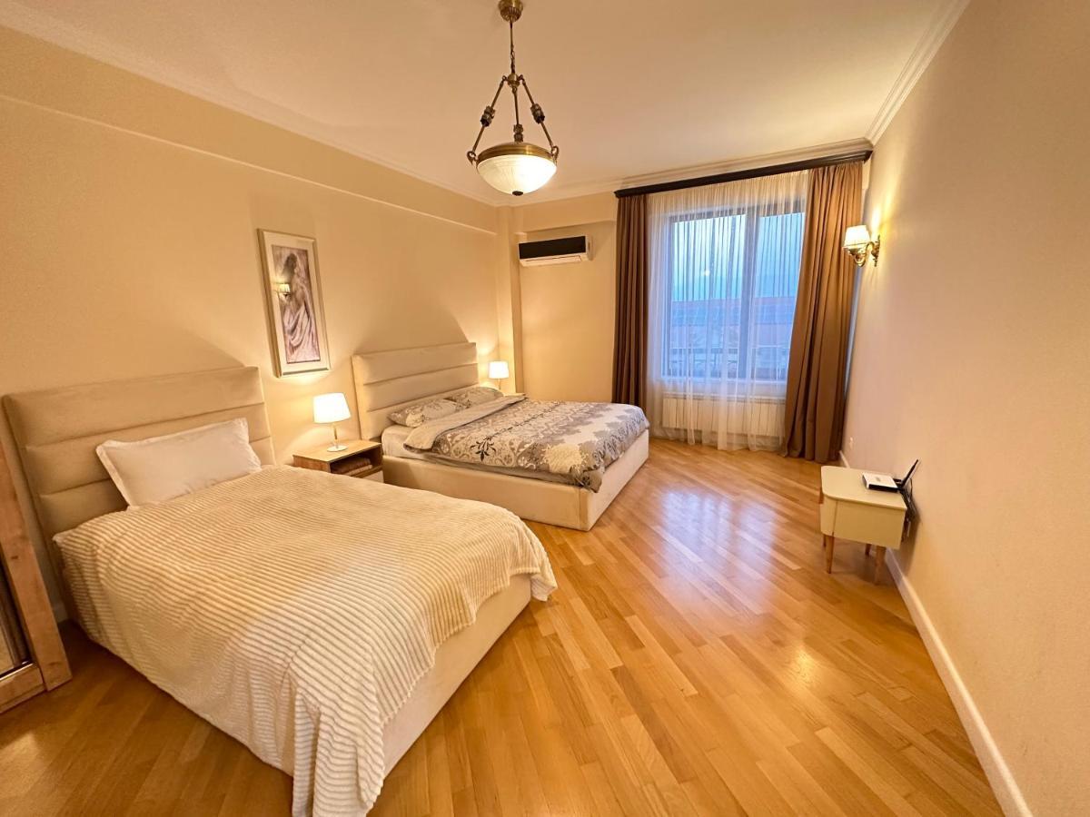 Apartment In Downtown "Rustaveli Residence" ティビリシ エクステリア 写真